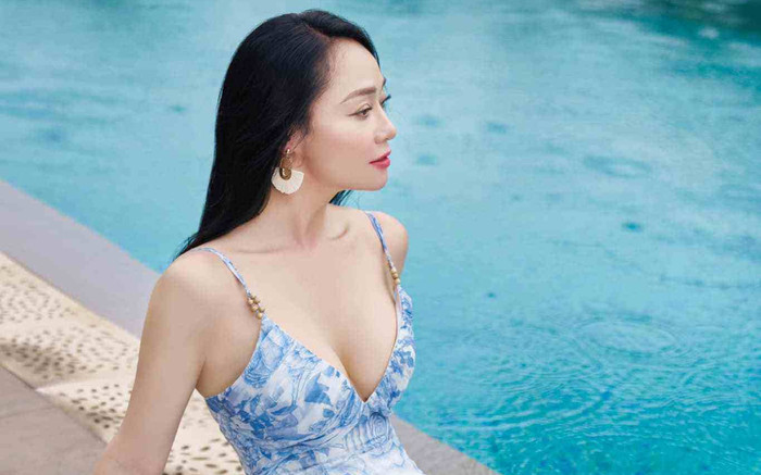 'Mẹ chồng' Phương Oanh đẹp quyến rũ trong bộ váy trễ vai ở tuổi U50 Ảnh 2