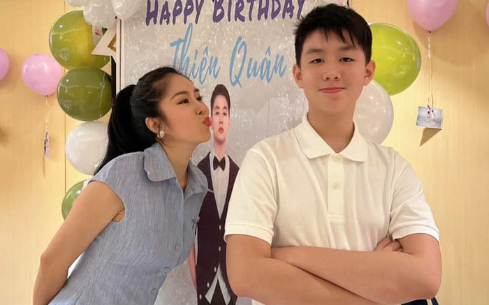 Lê Phương tổ chức sinh nhật hoành tráng cho 2 con, vóc dáng tuổi 12 của quý tử chiếm sóng Ảnh 2