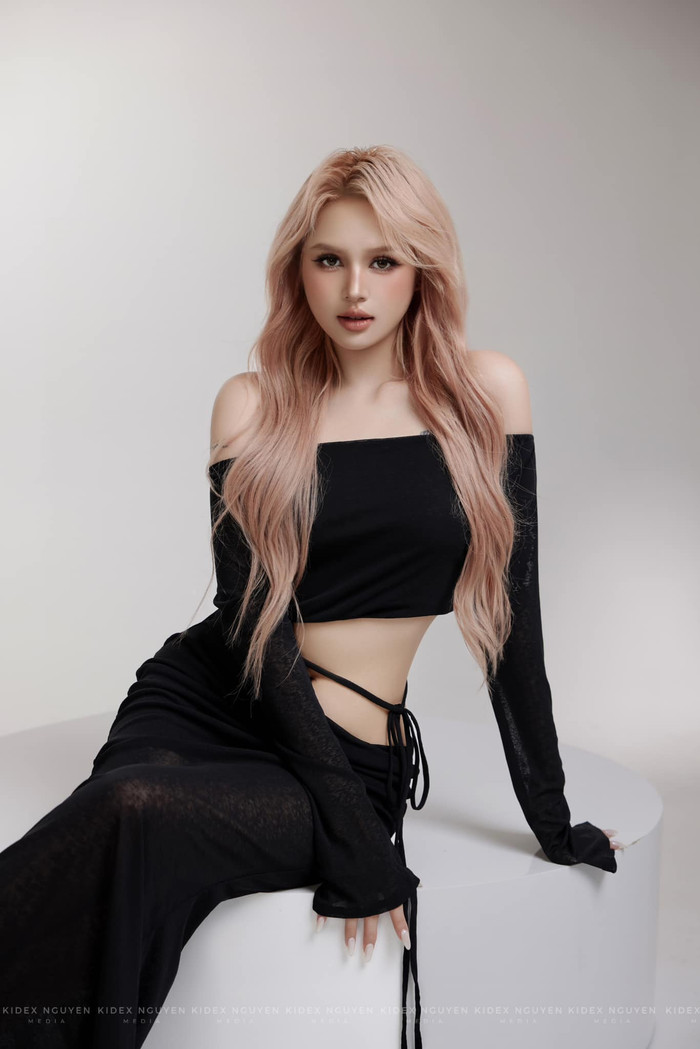 Showbiz 4/9: Xoài Non ngày càng gợi cảm sau khi chia tay streamer Xemesis. Ảnh: FBNV