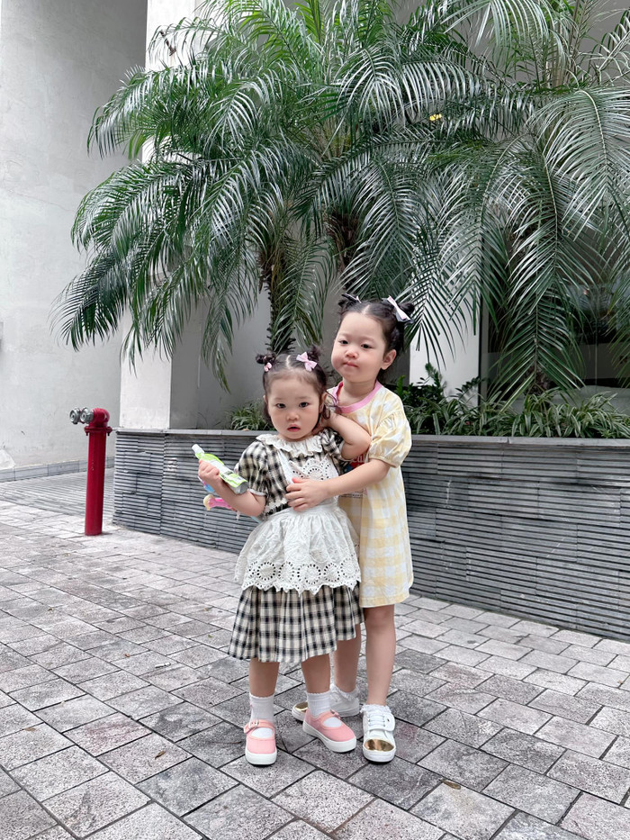 Cặp đôi song Di luôn gây ấn tượng bởi tên độc lạ, vẻ đẹp đáng yêu