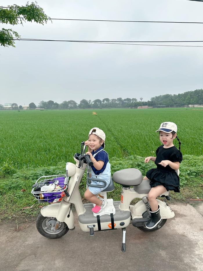 Người mẹ Gen Z có lý do đặt biệt khi đặt tên 2 con gái giống nhau