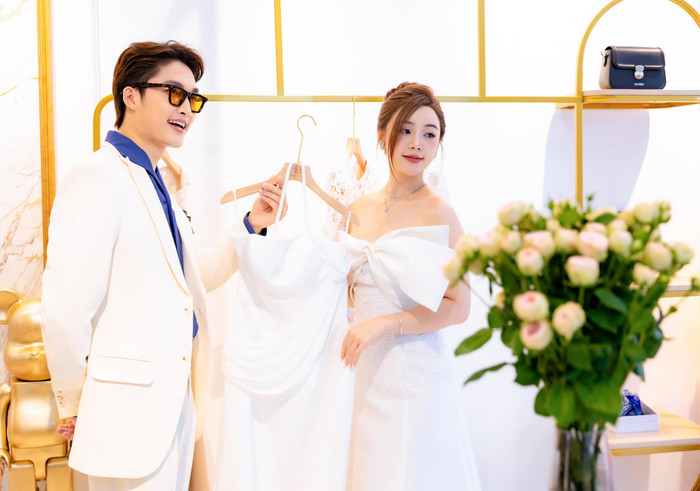 Quỳnh Kool tái hợp 'bạn trai cũ' cùng nhau đi chọn váy cưới Ảnh 1