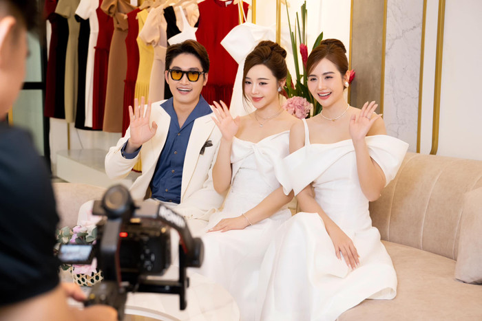 Huyeê nfLizzie cũng hội ngộ Đình Tú và Quỳnh Kool