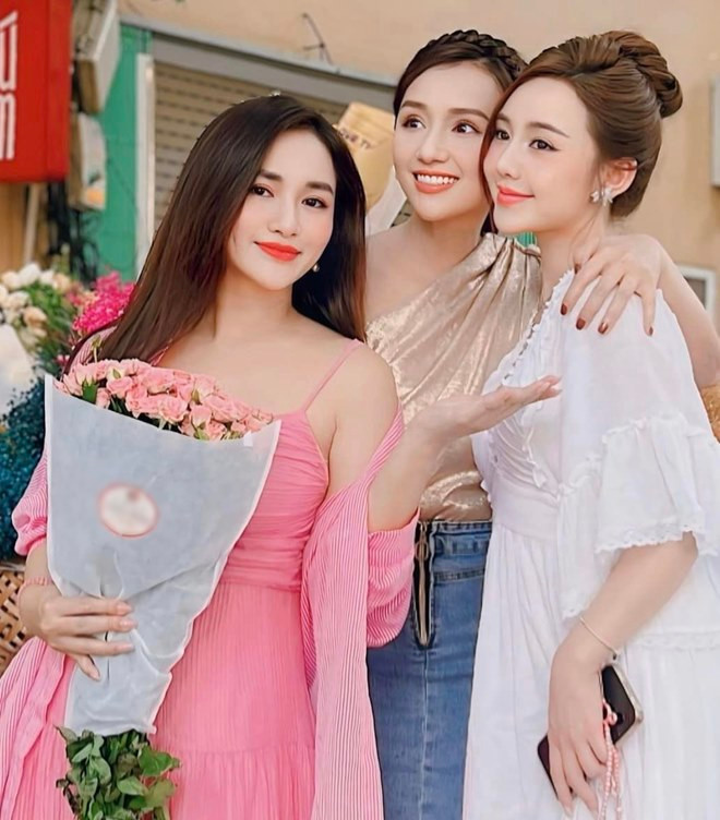 Theo tiết lộ của hội chị em thì Quỳnh Kool đang 'ế'.