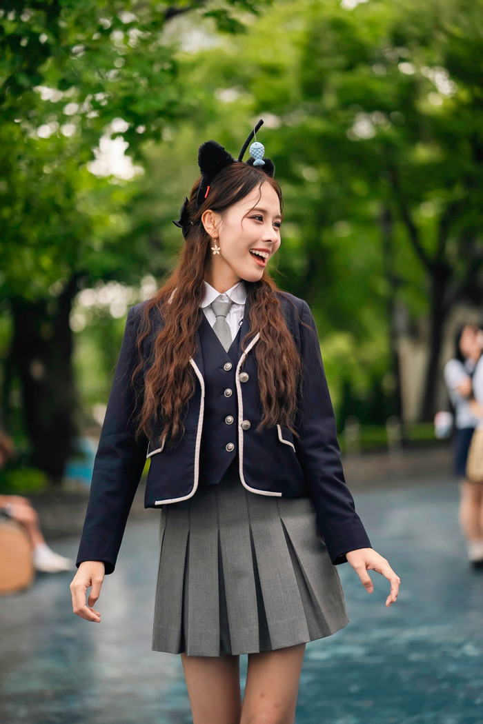 Là một tân binh Vpop trẻ tuổi nhưng Hera Ngọc Hằng không ngại thể hiện khả năng giao tiếp lưu loát, hài hước cùng sự thông minh, nhanh nhạy trong những thử thách. 