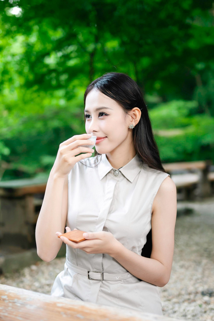 Bên cạnh đó, Hera Ngọc Hằng còn gây ấn tượng với phong cách thời trang trẻ trung, năng động và luôn phù hợp với từng hoạt động. 