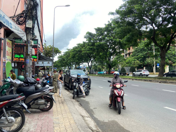 Người dân và các mạnh thường quân cũng đã đến tận nơi để xem xét