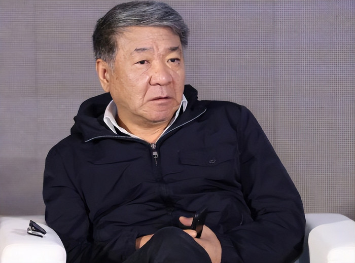 Tân Hồng Lâu Mộng sẽ do Trịnh Hiểu Long chỉ đạo.