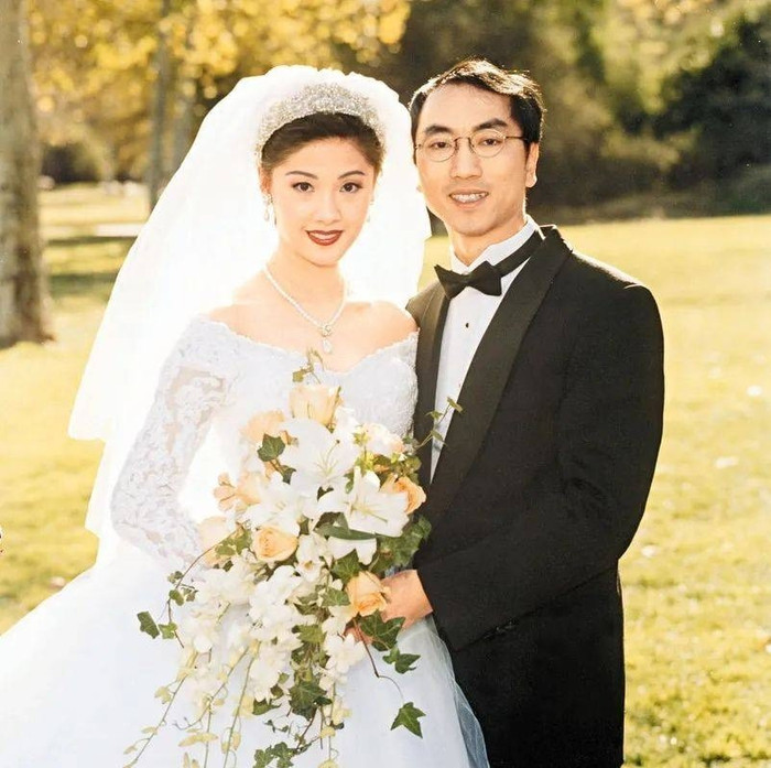 Trải qua ồn ào, Ông Gia Tuệ kết hôn với vị đại gia sở hữu khối tài sản khủng, hơn cô 20 tuổi.