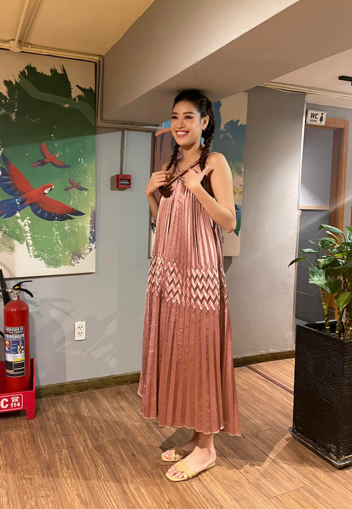 Hoa hậu Khánh Vân diện váy áo thùng thình, tiếp tục dính nghi vấn có 'tin vui'. Ảnh FBNV