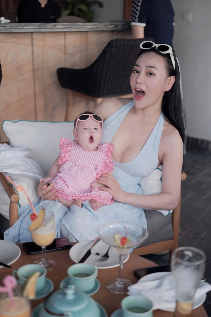 Phương Oanh đưa các con đi du lịch.