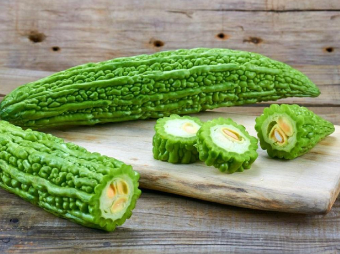 Khổ qua mang tính kháng viêm, giúp ngăn chặn quá trình hình thành mụn. Đồng thời, nó còn giúp làm sáng da, giảm thiểu tình trạng lão hoá.