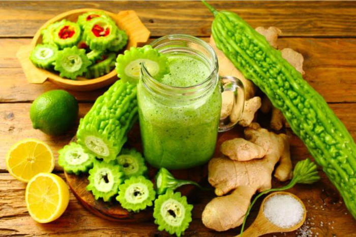 Nước ép khổ qua thường được chị em sử dụng để rửa mặt.