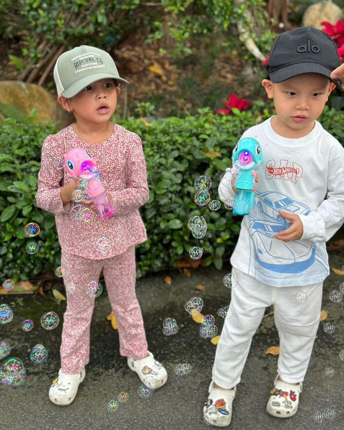 Các con của 'Nữ hoàng giải trí' được tạo điều mọi kiện tốt nhất để học tập, vui chơi.