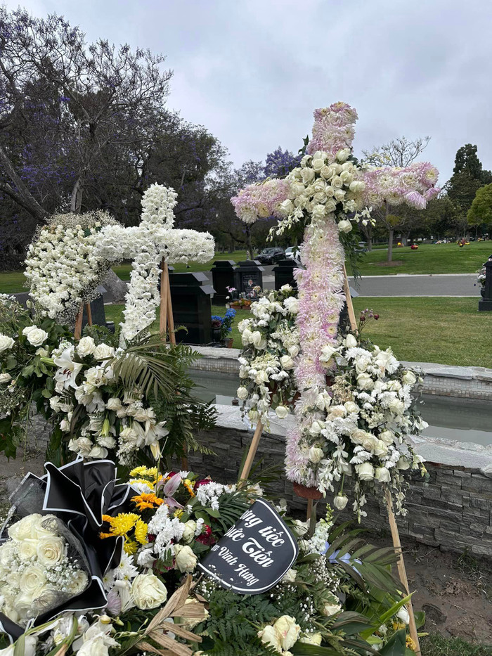 Đức Tiến được chôn cất tại một nghĩa trang rộng lớn, khang trang ở Mỹ.