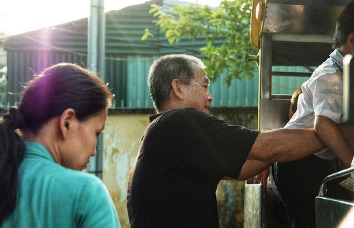 Không những lo cho cuộc sống của các bé được đầy đủ hàng ngày, vợ chồng và 2 con của ông Hiệp còn tặng gia tài gồm 2500 m2 đất cùng căn nhà 3 tầng (trị giá hơn 100 tỉ đồng) cho những đứa trẻ mồ côi này.