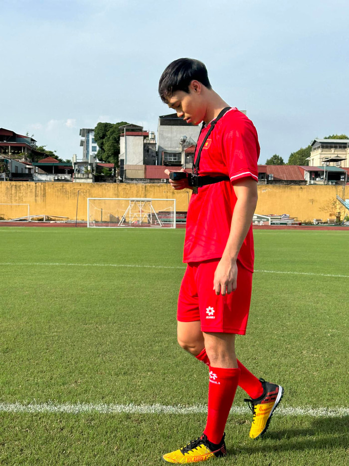 Văn Toàn chia sẻ bản thân rất nhớ đội tuyển khi tâm sự với Quế Ngọc Hải. Ảnh: FBNV