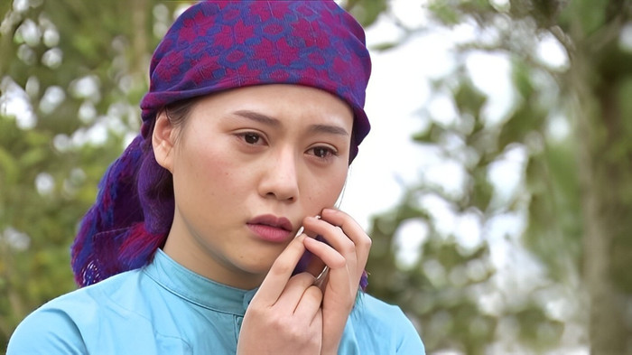 Phương Oanh gây ấn tượng với vai cô gái người H'Mông trong Lặng Yên Dưới Vực Sâu. 