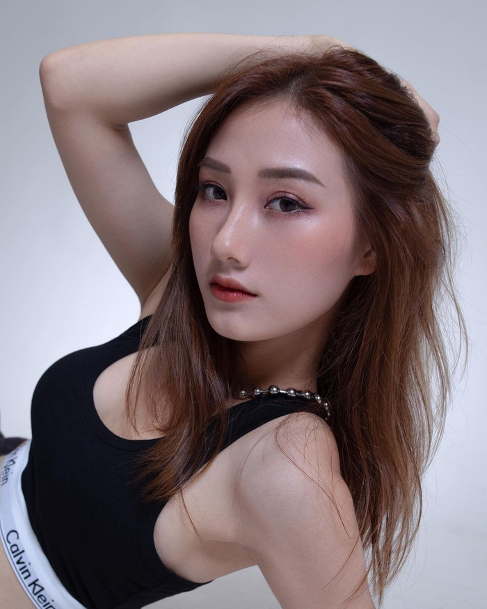 Nhan sắc xinh đẹp, nóng bỏng của Hoàng Khánh Ly ngoài đời thực. 