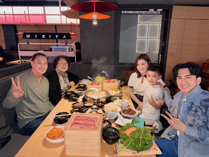 Thủy Tiên vẫn giữ mối quan hệ tốt đẹp với bố mẹ ruột của Đan Trường.