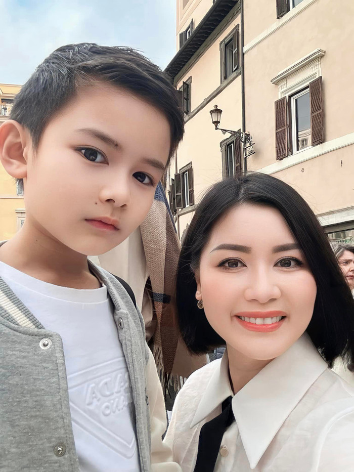 Đan Trường yên tâm, tin tưởng khi con trai được mẹ nuôi dạy chu đáo.