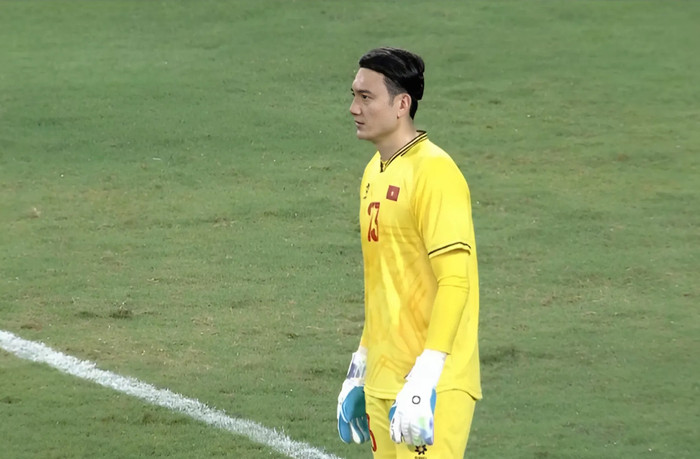 Thủ môn Đặng Văn Lâm đã phá hụt bóng khiến tuyển Việt Nam chịu bàn thua trước tuyển Nga.