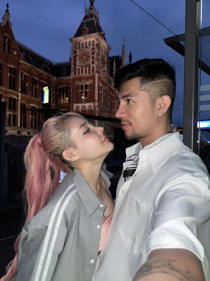 Nữ DJ cho biết bạn trai không phản đối chuyện cô thường xuyên mặc hờ.