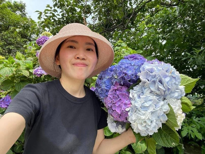 Masato còn thấu hiểu và đáp ứng sở thích làm vườn của vợ khi anh mua một mảnh đất 1.400m2 ngay cạnh nhà để cô trồng rau và hoa. 