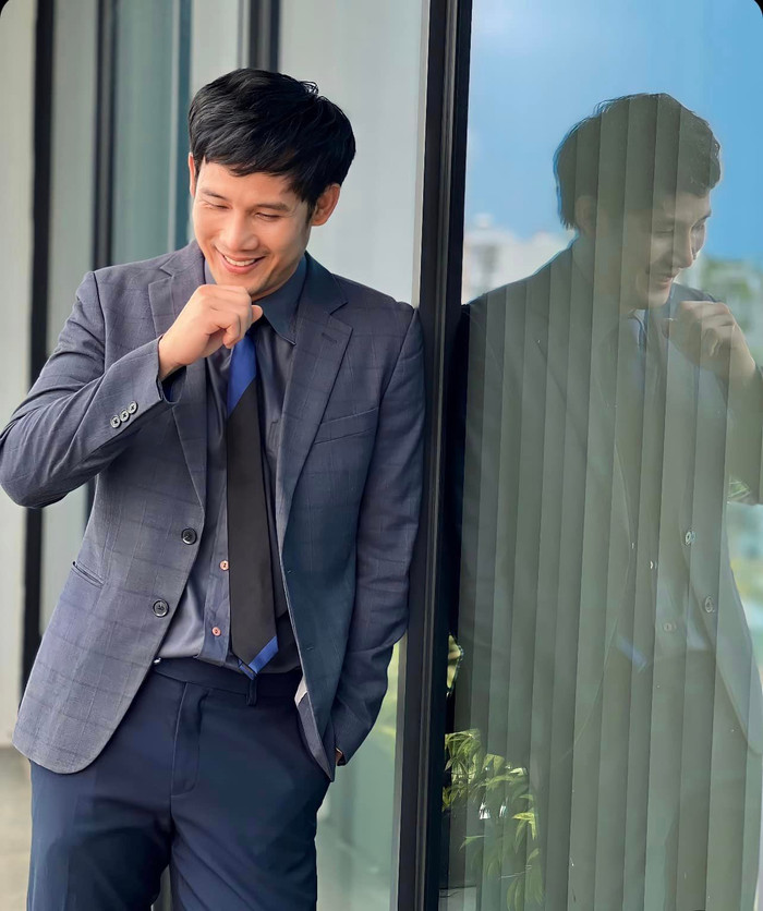 Ở tuổi 40, nam diễn viên được nhận xét là vẫn phong độ, điển trai.