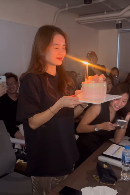 Em gái Công Vinh được bạn bè, đồng nghiệp gửi lời chúc ngọt ngào trong ngày sinh nhật.