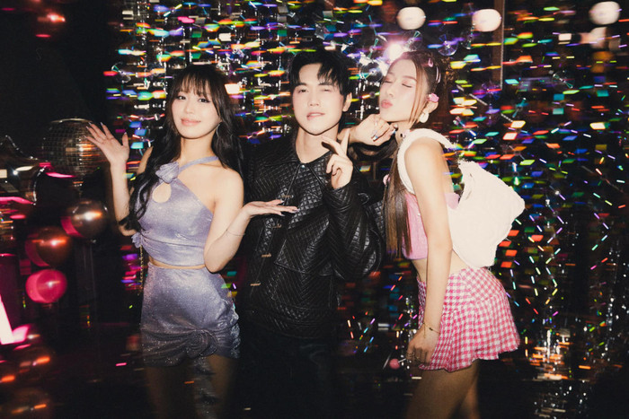 Trang Pháp và JSOL thoải mái chụp hình mỗi khi gặp nhau. Ảnh: FBNV