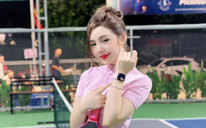 Quỳnh Kool đổi trang phục và trang điểm đậm khi chơi pickleball Ảnh 2