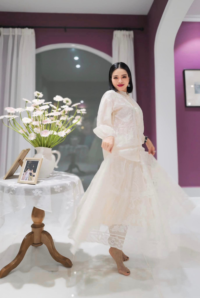 Lệ Quyên tại biệt thự triệu đô ở Đà Lạt.