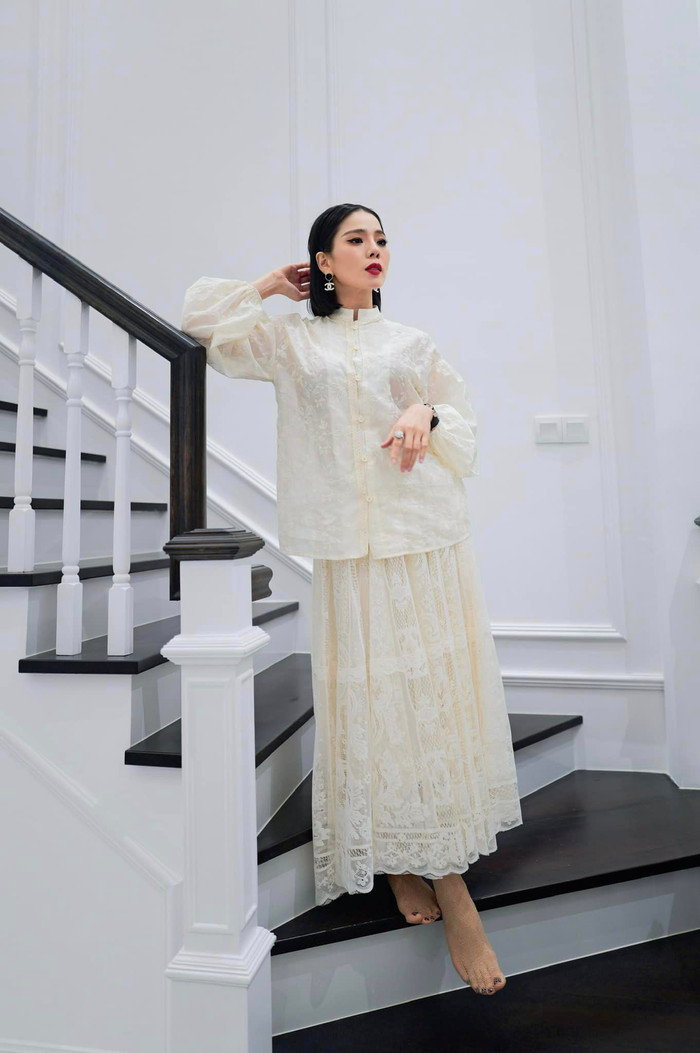 Cơ ngơi của nữ ca sĩ ở Đà Lạt có phong cách tối giản, sang trọng.