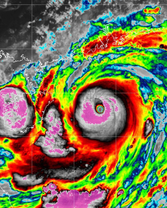 Mắt bão Yagi. Ảnh: Tropicaltidbits