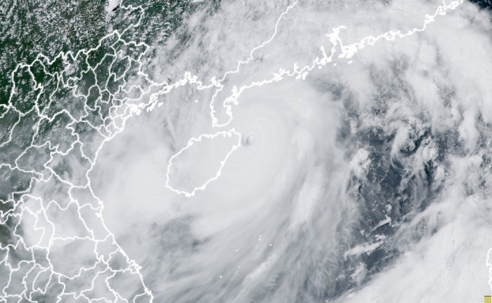 Hiện nay siêu bão YAGI đã áp sát đảo Hải Nam (Trung Quốc) và chỉ cách Quảng Ninh 450km hiện được xem là siêu bão kỷ lục được ghi nhận trong lịch sử khí tượng.