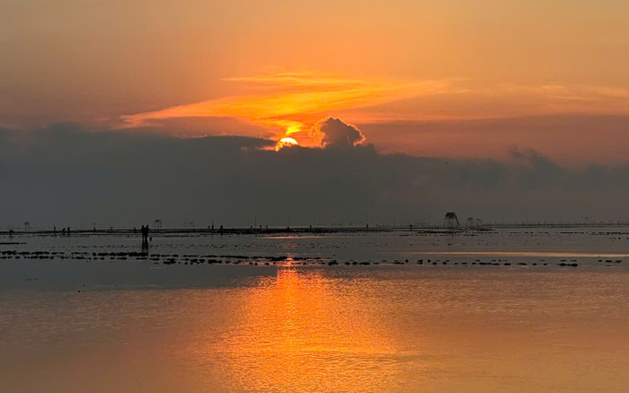 Chiêm ngưỡng bình minh trên biển vô cực, có đẹp như lời đồn? Ảnh 2