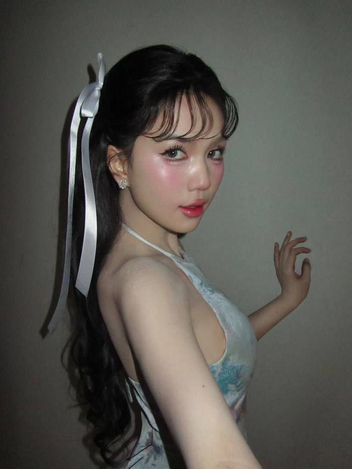 Ngọc Trinh được khen ngợi ngày càng quyến rũ dù đã bước sang tuổi 35. 