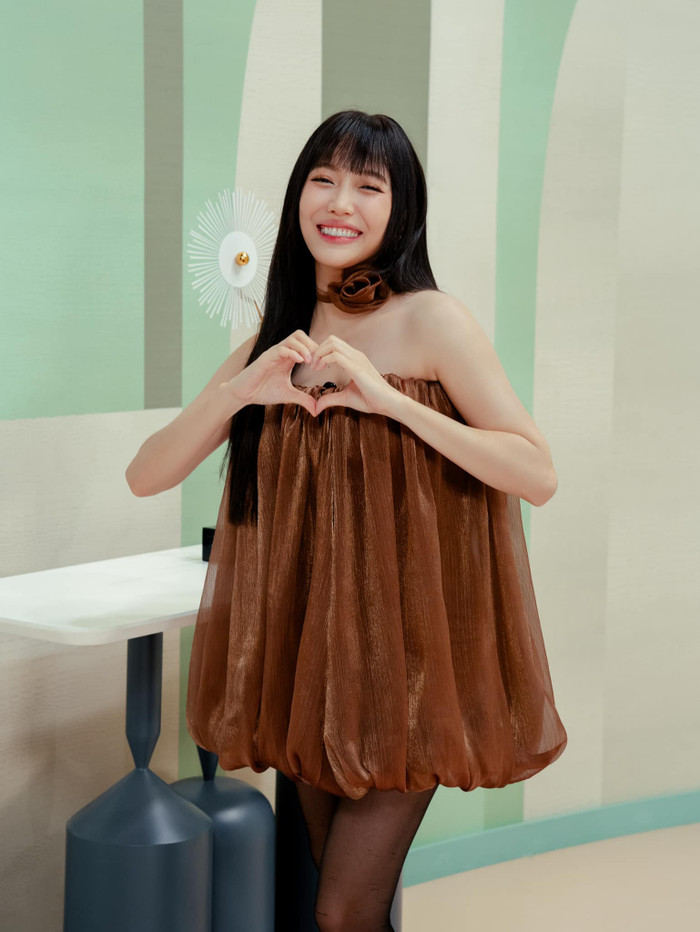 Diệu Nhi đang tham gia chương trình Đảo Thiên Đường với vai trò ban bình luận.