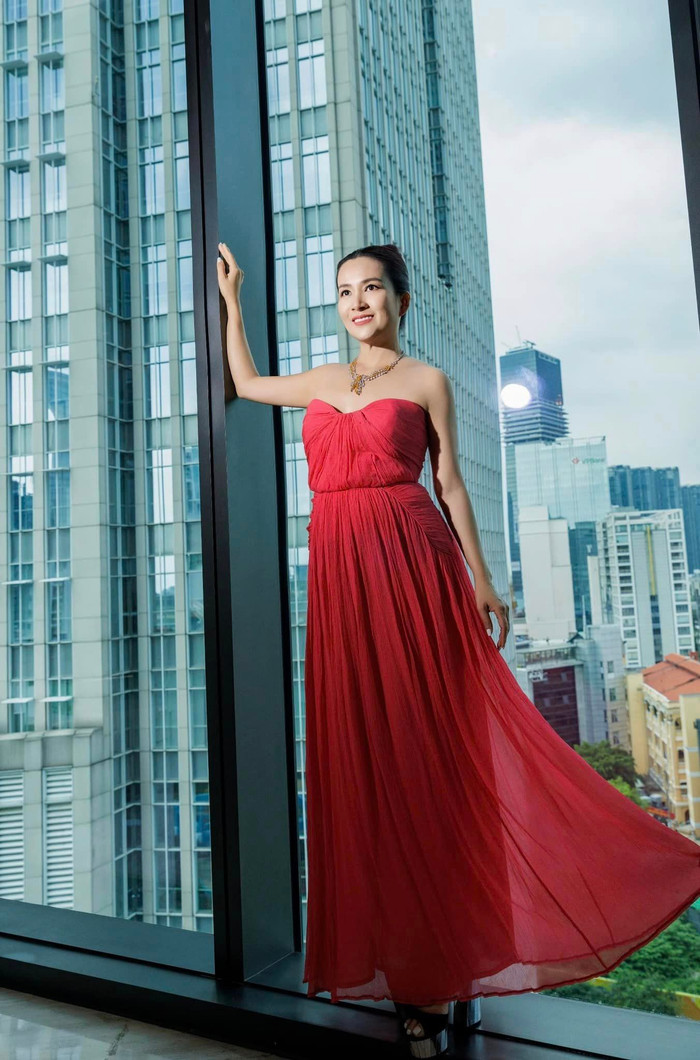 Cô tự tin khoe mặt mộc trên trang cá nhân những lúc rãnh rỗi. Làn da của cô ngày càng mịn màng, sáng bóng hơn trước. Đây chính là thành quả của việc duy trì chế độ ăn uống khoa học và chăm sóc bản thân nghiêm khắc.