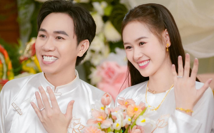 Vợ Anh Đức lộ dấu hiệu có hỷ trong lễ ăn hỏi? Ảnh 2