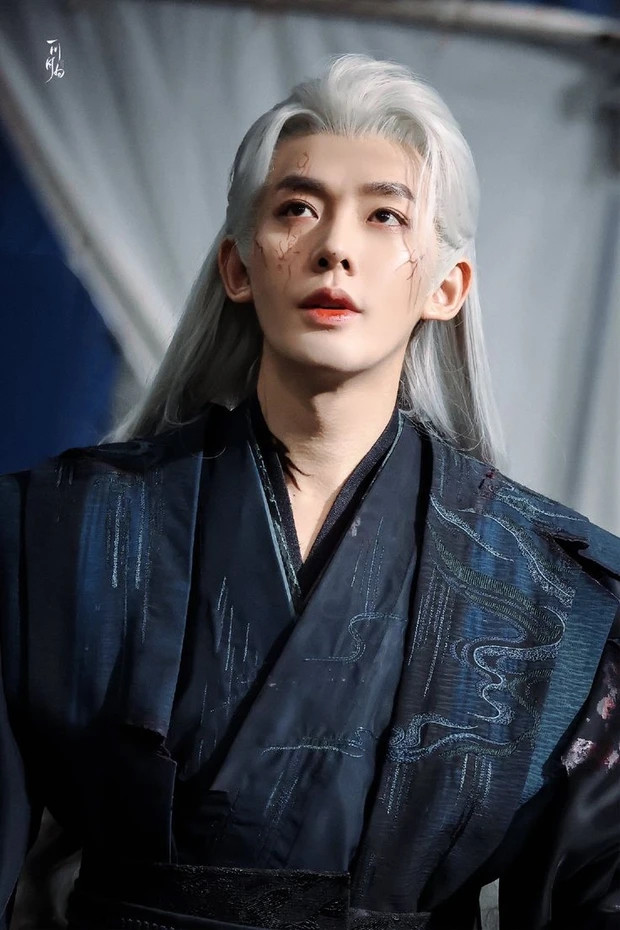 Đặng Vi vướng nhiều lùm xùm về nhan sắc. 