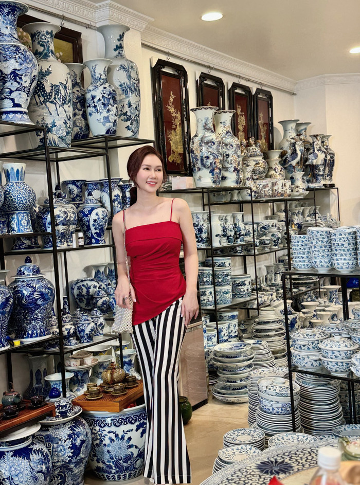 Hương Giang luôn chỉn chu, cẩn thận khi chuẩn bị mọi thứ cho từng vai diễn. Ảnh: FBNV