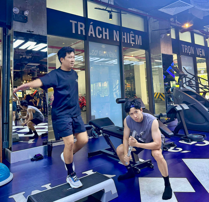 Ông xã Nhã Phương tích cực tập luyện để giảm cân.