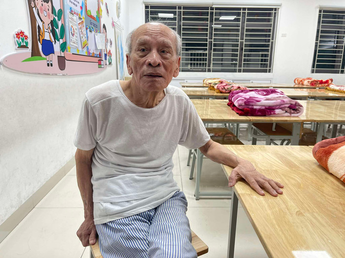 Người dân được di dời đến trường tiểu học Tân Mai.