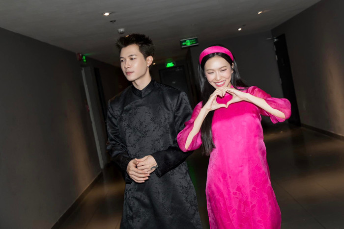 Diệu Nhi luôn niềm nở, hào hứng khi ở bên cạnh Anh Tú. Ảnh: FBNV