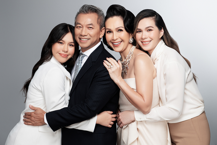 Diễm My hạnh phúc với cuộc sống hiện tại, cô vừa được ông xã yêu thương, vừa sinh được hai người con gái 'tài sắc vẹn toàn'.