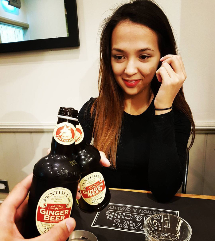 Không chỉ sở hữu ngoại hình cuốn hút, vợ thủ môn Nguyễn Filip còn nổi tiếng bởi phong thái đằm thắm và duyên dáng. 