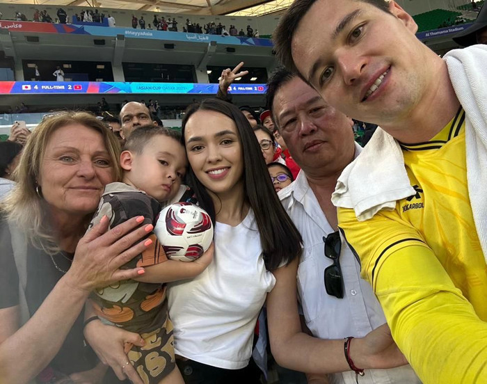 Được biết, Aneta Nguyễn mang hai dòng máu Việt Nam và Cộng hòa Séc. Chính vì thế, vợ thủ môn Nguyễn Filip mới sở hữu vẻ đẹp lai hoàn mỹ. Nhiều fan nhận xét, Aneta là sự hòa hợp của vẻ đẹp phóng khoáng ở phụ nữ Châu Âu và nét đẹp dịu dàng ở phụ nữ Việt Nam.