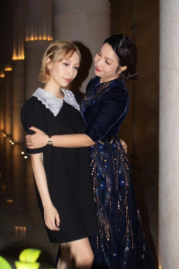 Mỹ Anh phải nỗ lực rất nhiều để thoát 'bóng' của mẹ nhưng vẫn rat62 tự hào, biết ơn vì là 'con nhà nòi'. 